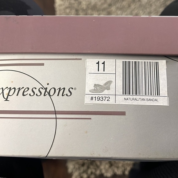 “Expressions” Sandals - Picture 4 of 4